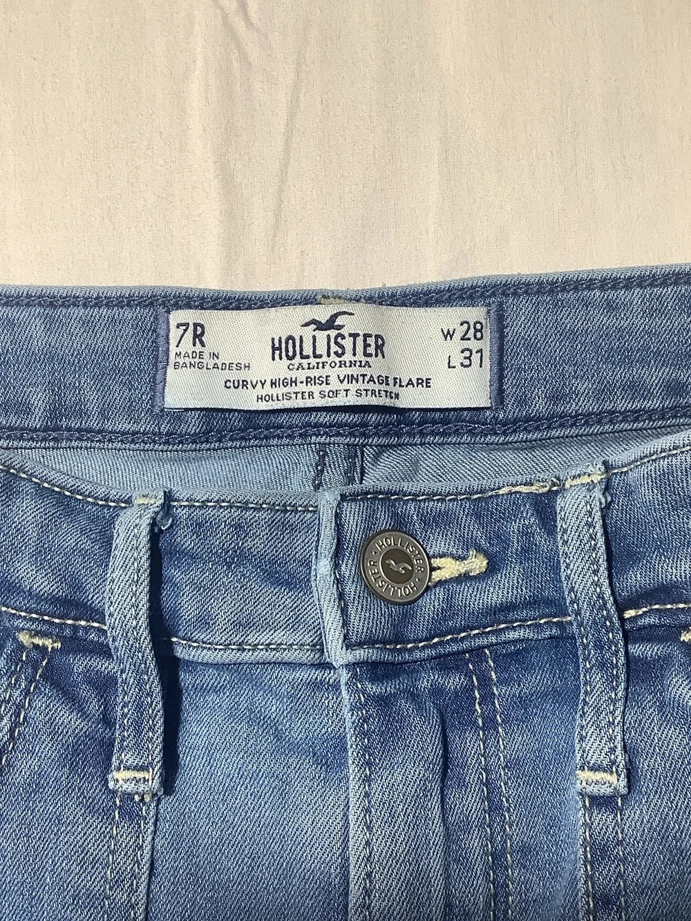 Hollister Light Wash Curvy High-Rise Vintage Flare Jeans 28W-31L